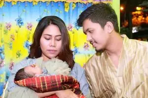 6 Momen akikah anak Evi Masamba, paras sang putri curi perhatian