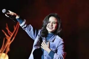 10 Potret Maizura, pemeran Vina di film Bebas yang jago nyanyi