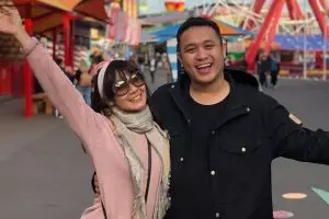 Ultah pernikahan, ucapan Gilang Dirga ke istri ini bikin baper