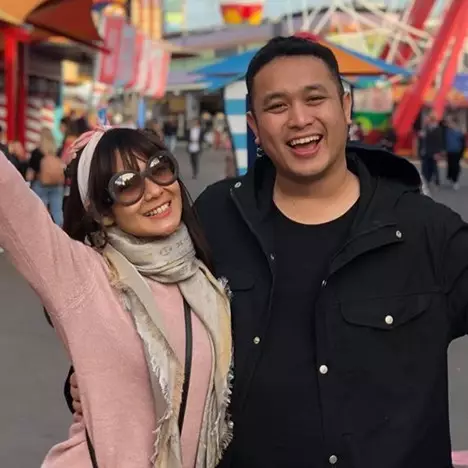 Ultah pernikahan, ucapan Gilang Dirga ke istri ini bikin baper