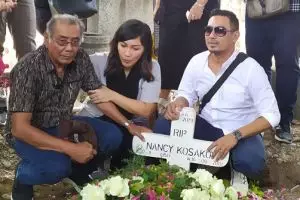 9 Momen pelepasan jenazah ibunda Rio Febrian, penuh haru