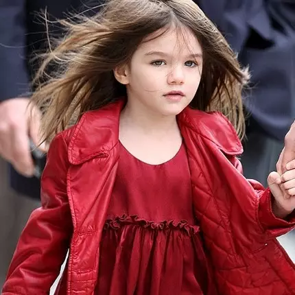 11 Potret terbaru Suri Cruise yang beranjak remaja, curi perhatian