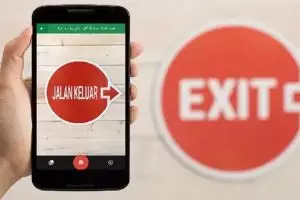 Cara untuk translate bahasa asing pakai kamera di Google Terjemahan