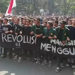 Demo tolak Revisi UU KPK di Bandung ricuh, 92 mahasiswa terluka