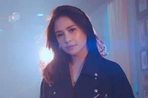 Terlihat simpel, harga kaus oblong Nagita Slavina ini bikin melongo