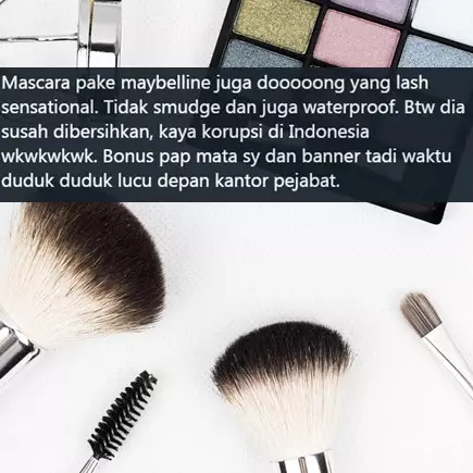 Antimainstream, cewek ini review ketahanan makeup saat ikut demo