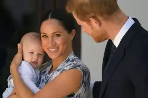 Tur ke Afrika, potret baby Archie anak Pangeran Harry curi perhatian