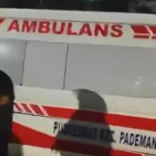 Ini klarifikasi polisi soal tuduhan ambulans bawa batu saat demo rusuh