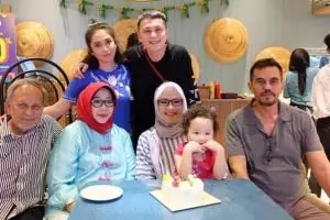 Ussy Sulistiawaty ungkap kisah cintanya, sempat tak direstui mertua