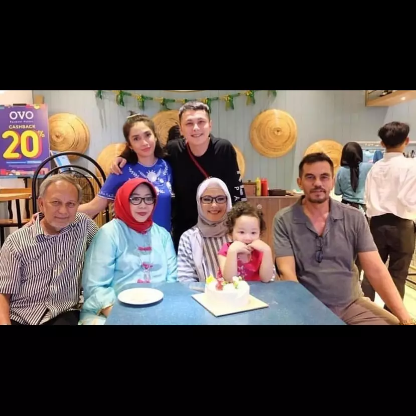 Ussy Sulistiawaty ungkap kisah cintanya, sempat tak direstui mertua