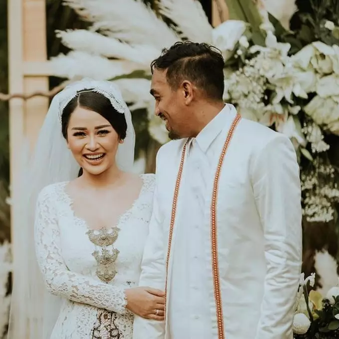 Blak-blakan Glenn Fredly soal pernikahannya, puji sosok Mutia Ayu