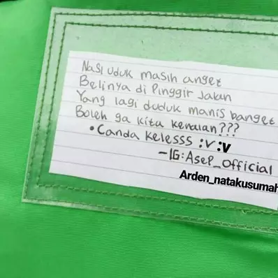 8 Gombalan lucu di jaket driver ojek online ini bikin tersipu malu