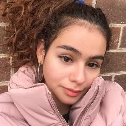 Bukan Vicky Prasetyo, Sahila Hisyam gandeng tangan pria lain