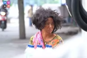 Menyamar jadi orang gila, Sarwendah menangis saat diberi makan