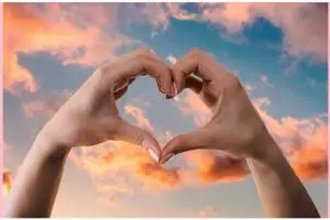 270 Kata-kata mutiara cinta sejati terbaru 2025, maknanya elegan bikin hati terenyuh