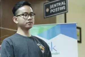 Dukung Gibran maju Pilkada, pendukung gelar potong rambut gratis