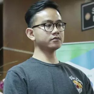 Dukung Gibran maju Pilkada, pendukung gelar potong rambut gratis