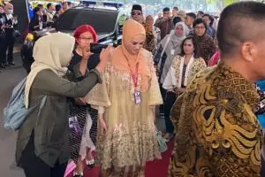 Dilantik jadi DPR, ini potret Mulan Jameela pakai baju adat Bugis