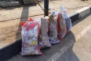 Sisa demo di DPR Jakarta, petugas bersihkan 20 ton sampah