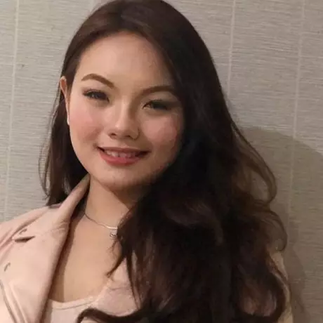 8 Pesona Hillary Brigitta Lasut, anggota DPR RI termuda