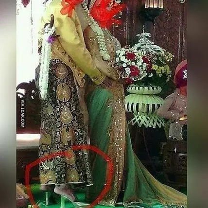 10 Momen tak terduga di foto pernikahan ini bikin lihat dua kali