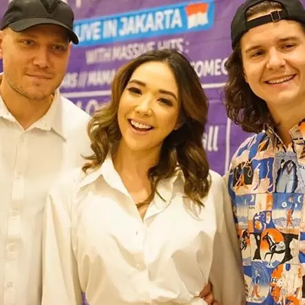 Aksi Gisel duet bareng Gempi di konser Lukas Graham tuai pujian