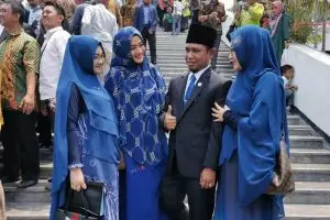 Lora Fadil tertidur saat pelantikan DPR, ini pembelaan istri ketiga