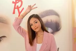 Intip daily makeup ala Rachel Goddard, bisa kamu coba di rumah