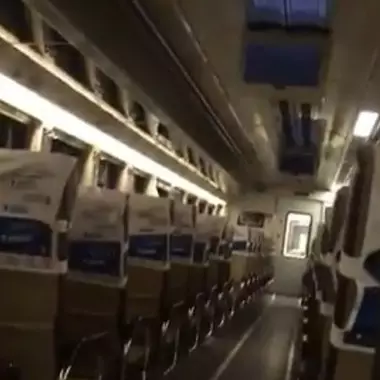 Naik kereta tujuan Bandung, pria ini alami momen menyeramkan