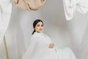 10 Potret kelahiran anak kedua Yasmine Wildblood, namanya jadi sorotan