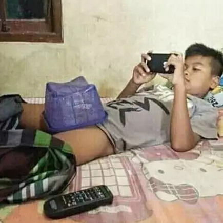 10 Tingkah lucu anak-anak habis disunat ini bikin tepuk jidat