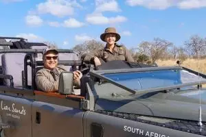 11 Potret liburan Maia Estianty di Afrika, gayanya curi perhatian