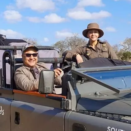 11 Potret liburan Maia Estianty di Afrika, gayanya curi perhatian