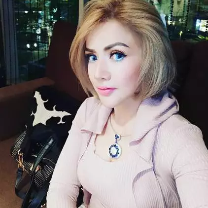 Sebut terbang ke Amerika 8 jam, ini klarifikasi Barbie Kumalasari