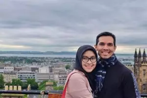 18 tahun menikah, ini 10 potret harmonis keluarga Adrian Maulana