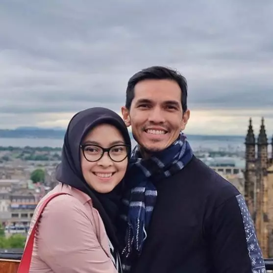 18 tahun menikah, ini 10 potret harmonis keluarga Adrian Maulana