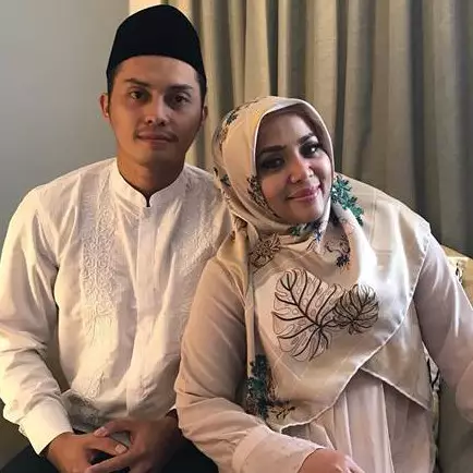 Unggah curhatan arti kehidupan, celana Muzdalifah bikin gagal fokus