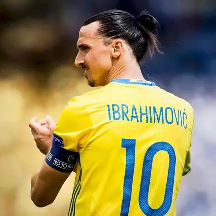 Ibrahimovic beri hadiah ultah dirinya sendiri seharga Rp 24 miliar