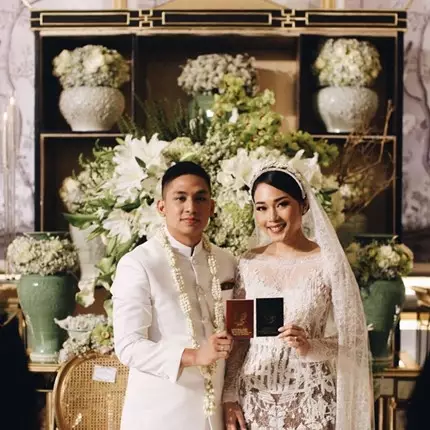 Gaya 8 seleb hadiri pernikahan Ayla Dimitri dan Rama Devara