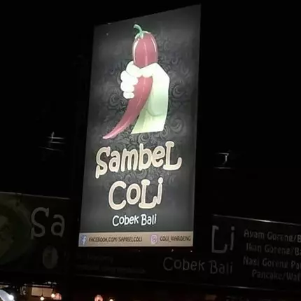 10 Nama warung makan ini nyelenehnya bikin tepuk jidat