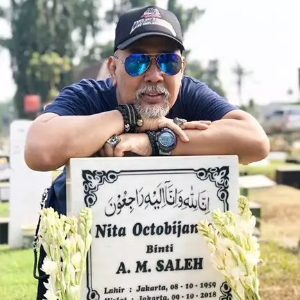 Ucapan ultah Indro Warkop ke almarhum istrinya ini bikin mewek