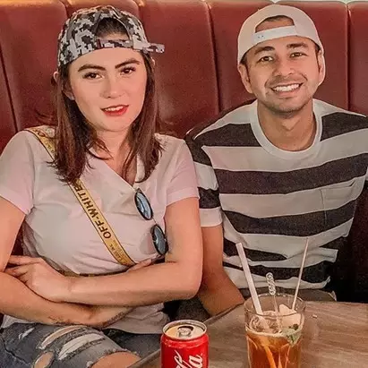 Viral Raffi Ahmad pegang pinggang Angela Lee, ini kronologinya
