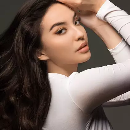 Manohara temukan sampah bra saat bebersih pantai, bikin heboh