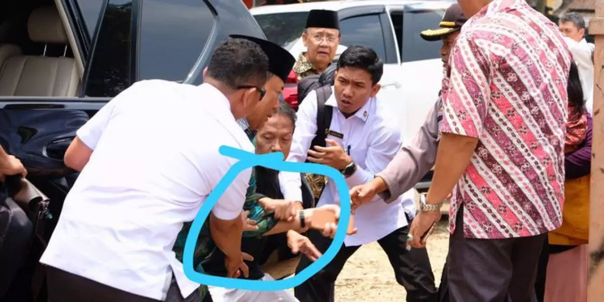 Wiranto ditusuk orang tak dikenal di Pandeglang