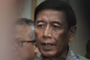 Wiranto alami luka tusuk cukup dalam di perut kiri 