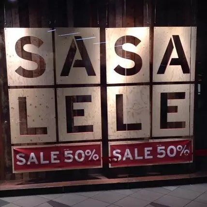 Desain 10 spanduk promosi pedagang ini bikin mikir dua kali