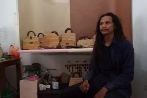 Dody Andri, pengusaha tas unik dari kayu laris hingga luar negeri