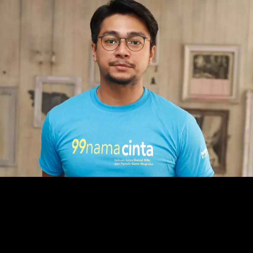 Ini alasan Deva Mahenra merasa canggung berperan jadi ustaz