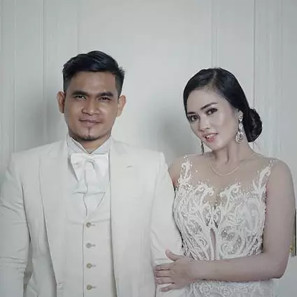 8 Potret prewedding Maell Lee &amp; kekasih, celananya jadi sorotan