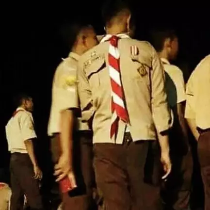 9 Kreasi seragam sekolah ini kelewat absurd, bikin gagal paham